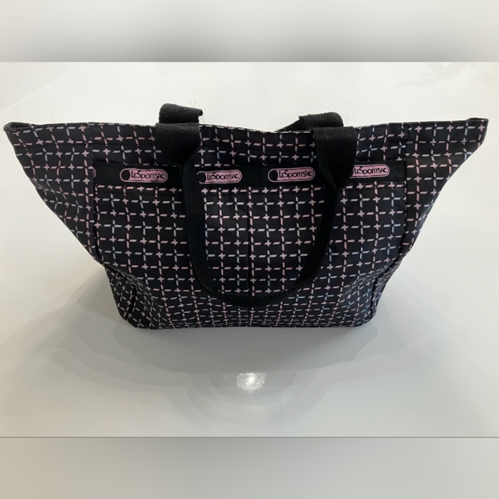 LeSportSac multicolor zippered bag with handles. 15'x9'.Mint condition.